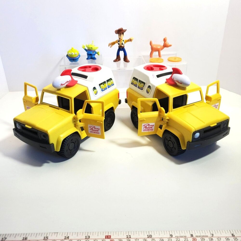 Toy Story 3 Pizza Planet Truck Playset Figures Woody Alien Dog Lot - Picture 2 of 16